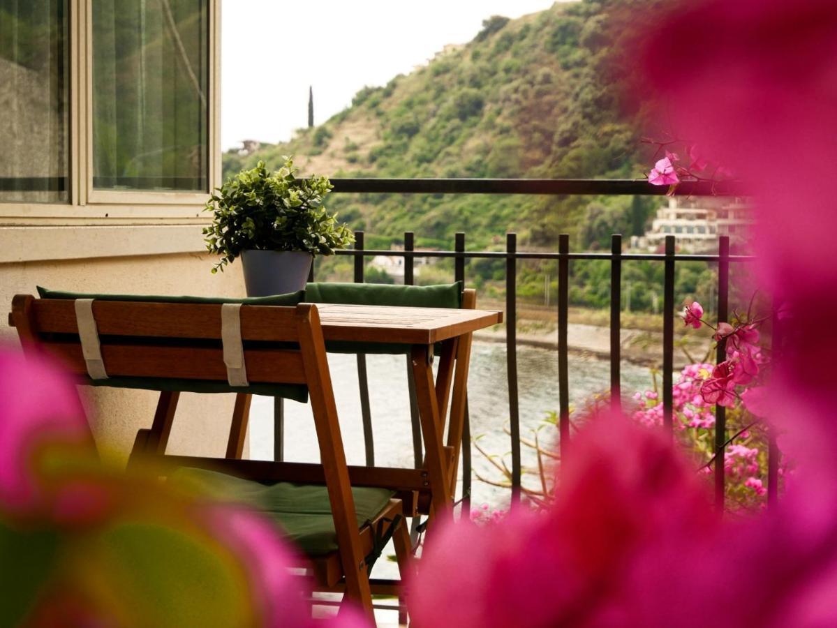 Mare Roccia Beachfront Apartment Taormina Exterior foto